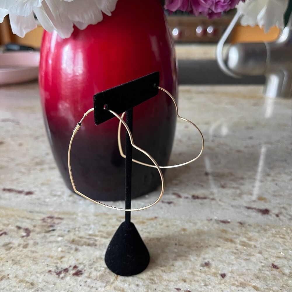 New Heart-Shaped Wire Hoop Earrings